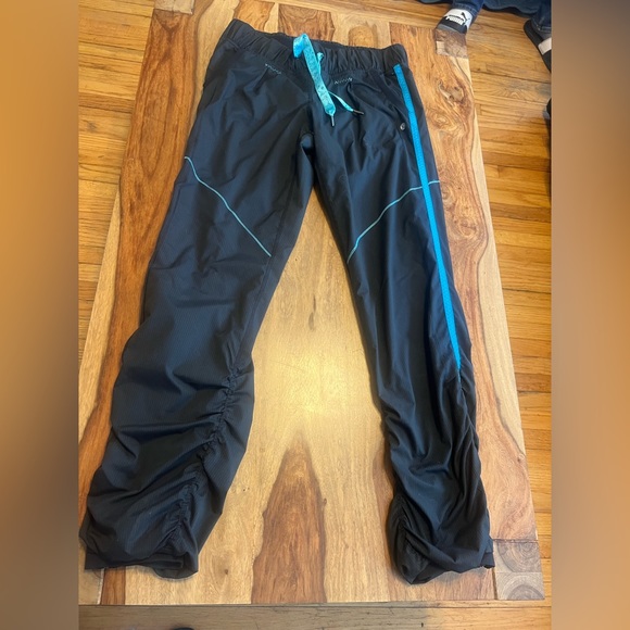 lululemon athletica Pants - Like new tracking isolated pants size 8